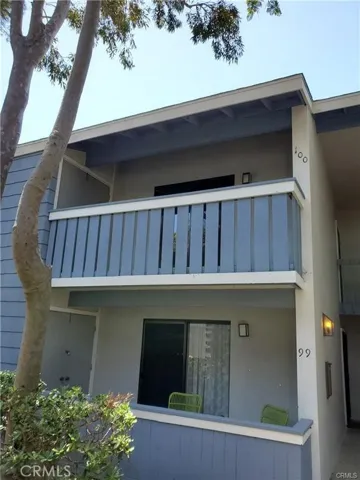 Upstairs unit with Vaulted ceilings