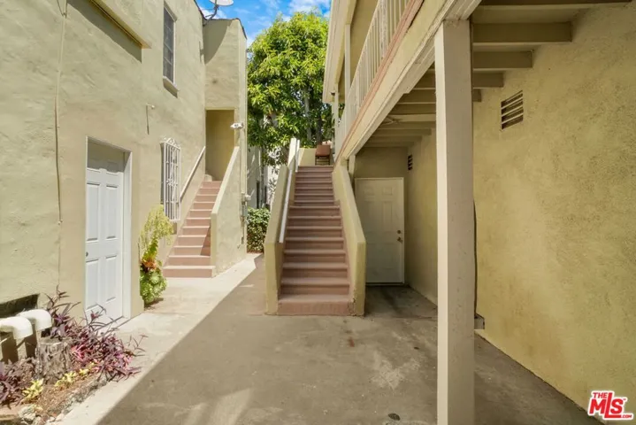214 N La Peer Drive, Beverly Hills, California 90211