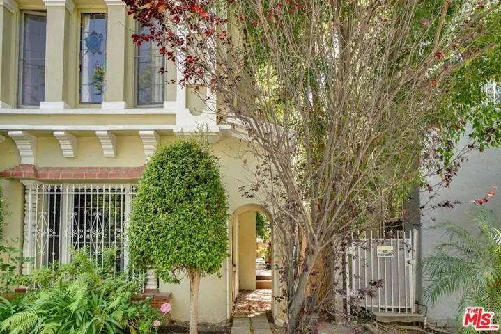 214 N La Peer Drive, Beverly Hills, California 90211