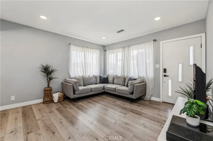 10925 Dalerose, Inglewood, California 90304