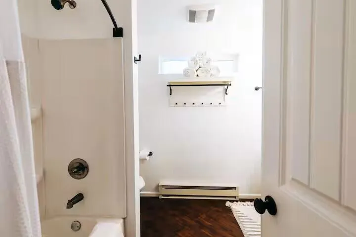 Bath 2​​‌​​​​‌​​‌‌​​‌​​​‌‌​​​‌​​‌‌​​‌‌​​‌‌​​​​ Shower
