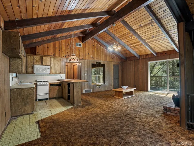 1155 Chateau Dr, Crestline, California 92325