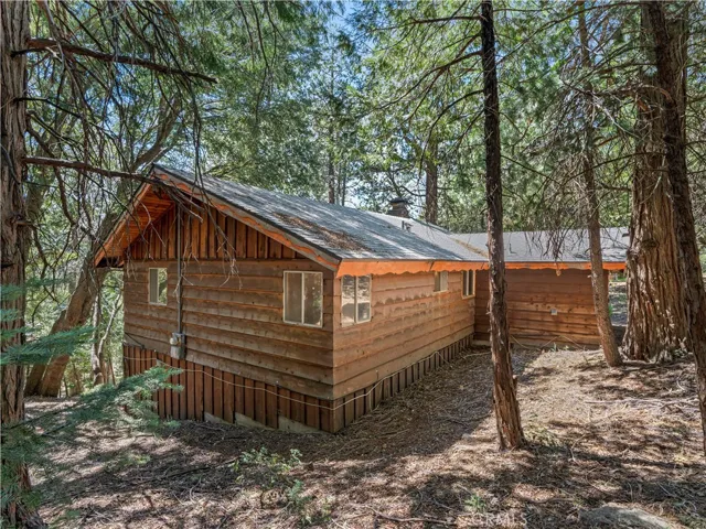 1155 Chateau Dr, Crestline, California 92325