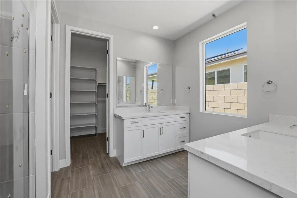 33-Bathroom 33-Bathroom
