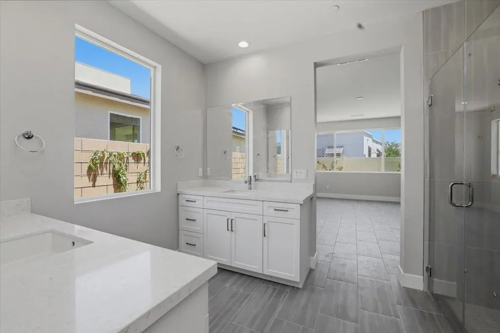 35-Bathroom 35-Bathroom