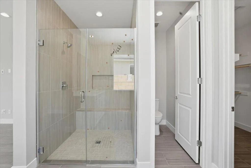 32-Bathroom 32-Bathroom