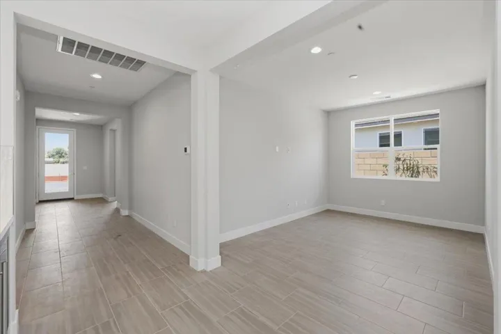 09-Interior View