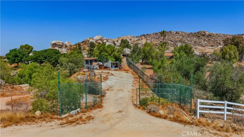 22740 Ramona, Nuevo, California 92567