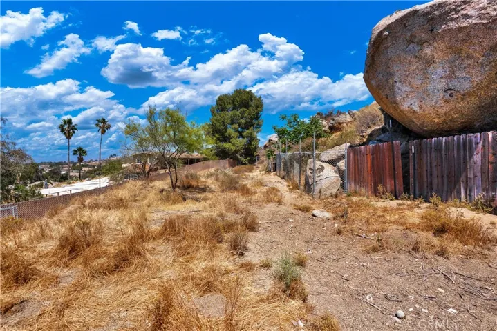22740 Ramona, Nuevo, California 92567