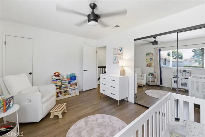 Large secondary bedroom.