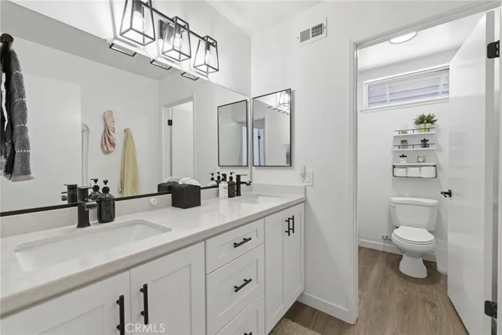 Dual sinks and plenty of storage