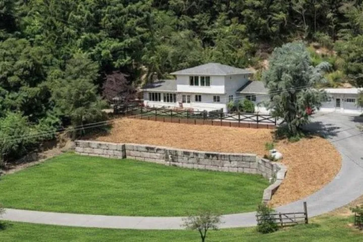 423 Nelson Rd., Scotts Valley, California 95066