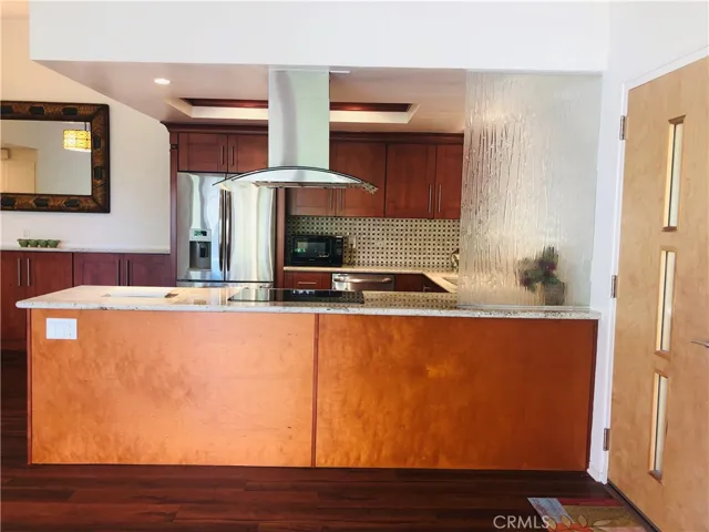 Custom cabinetry with soft-closing drawers, etc.