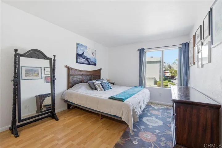 Primary bedoom