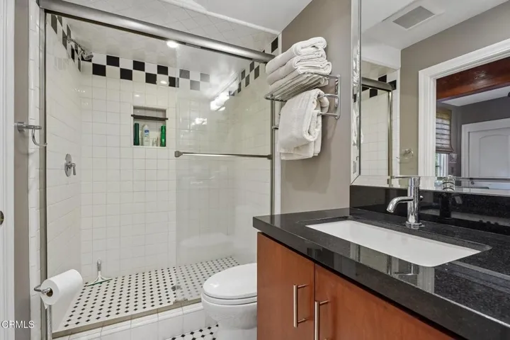 Flex room bath