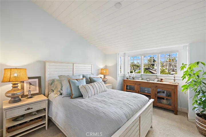 secondary bedroom - up