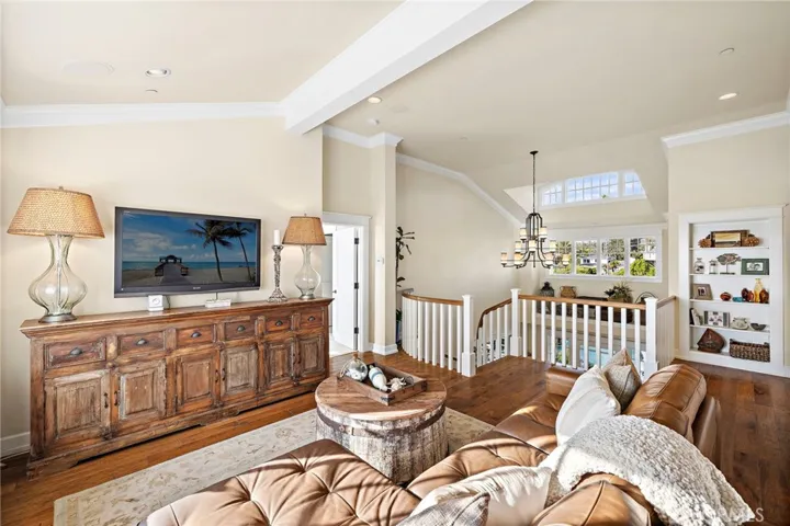 lounge area - up