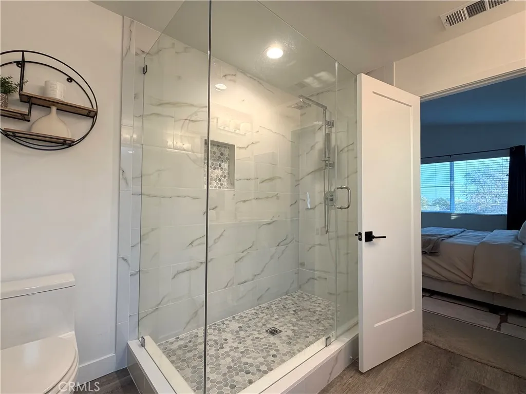 Master bathroom 1