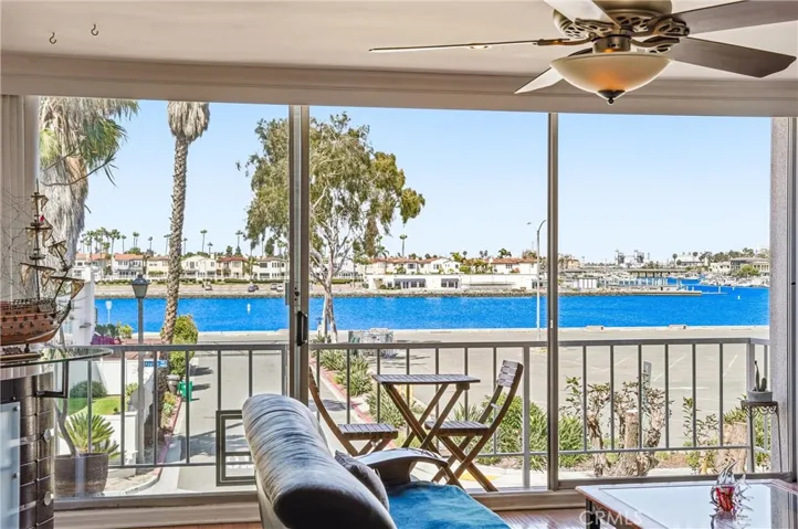 Balcony with panoramic bay views.