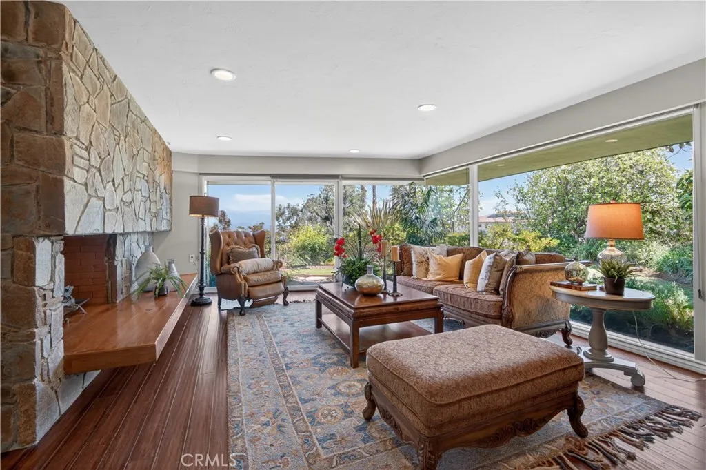 2904 Far View