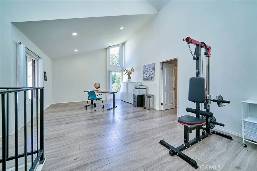 This area is in-between both bedrooms