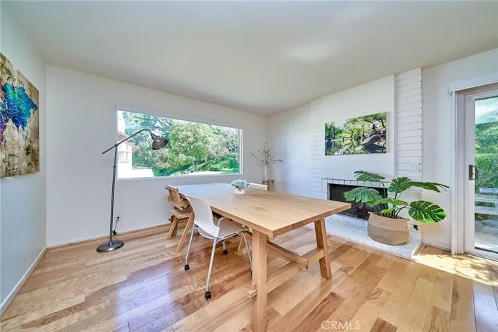 sliding door to the back patio