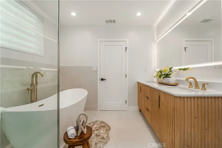 24320 Bessemer Street, Woodland Hills, California 91367