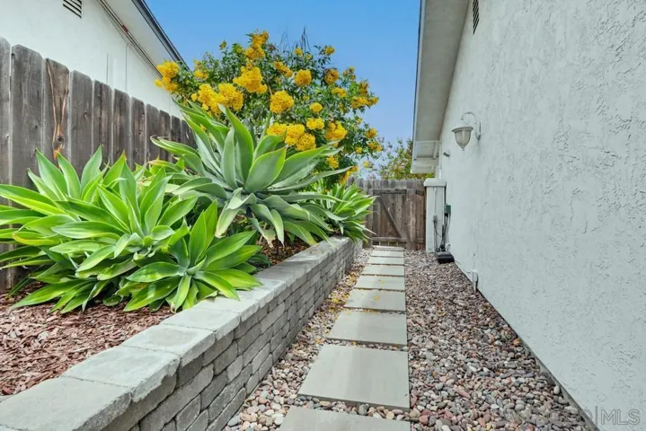 6880 Wallsey Drive, San Diego, California 92119