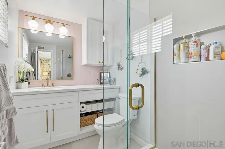 6880 Wallsey Drive, San Diego, California 92119