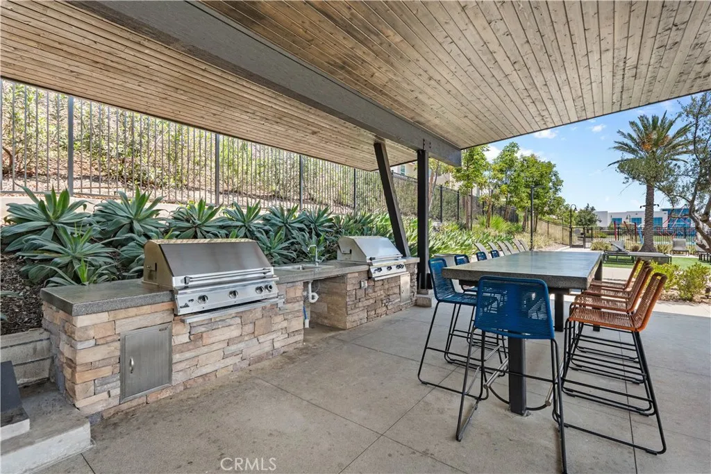 Community Amenities-Grills and ample seating