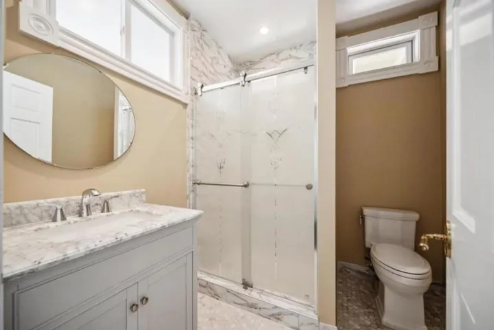 1st Floor Bath