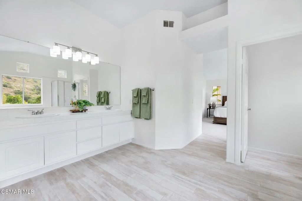 Interior Pro Images 3098 Espana Ln FULL