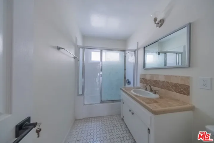 2ND BATHROOM