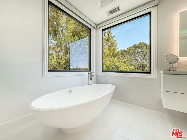 5474 Amber Circle, Calabasas, California 91302