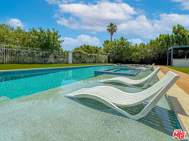 5474 Amber Circle, Calabasas, California 91302