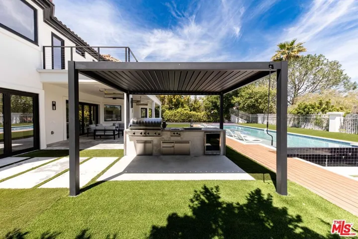 5474 Amber Circle, Calabasas, California 91302