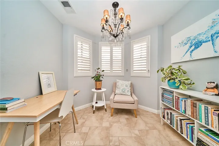 breakfast nook/office space