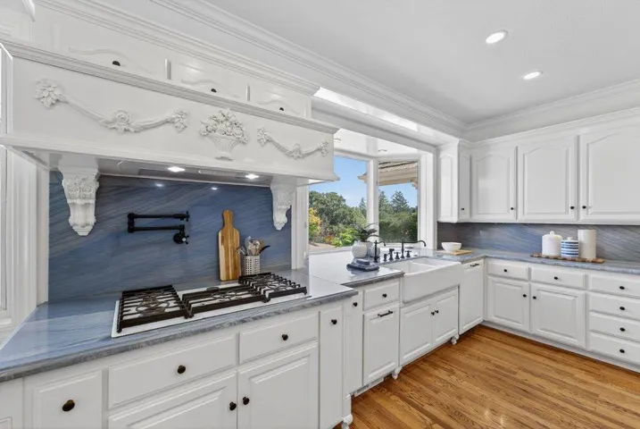 22 Hollins Drive, Santa Cruz, California 95060