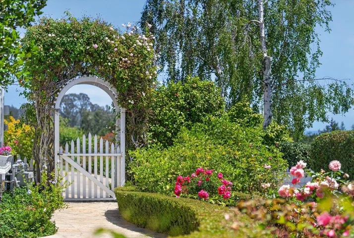 22 Hollins Drive, Santa Cruz, California 95060