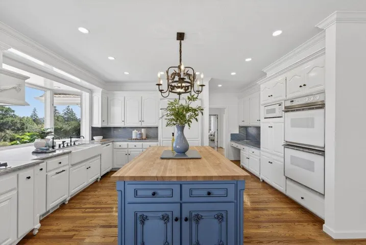 22 Hollins Drive, Santa Cruz, California 95060