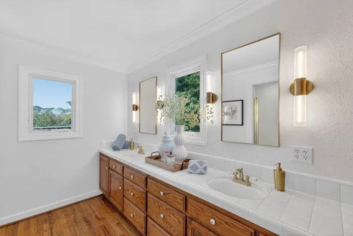 22 Hollins Drive, Santa Cruz, California 95060