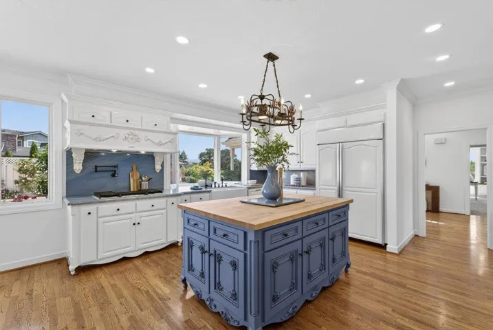 22 Hollins Drive, Santa Cruz, California 95060