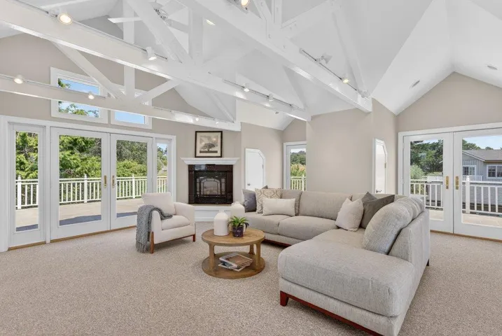 22 Hollins Drive, Santa Cruz, California 95060
