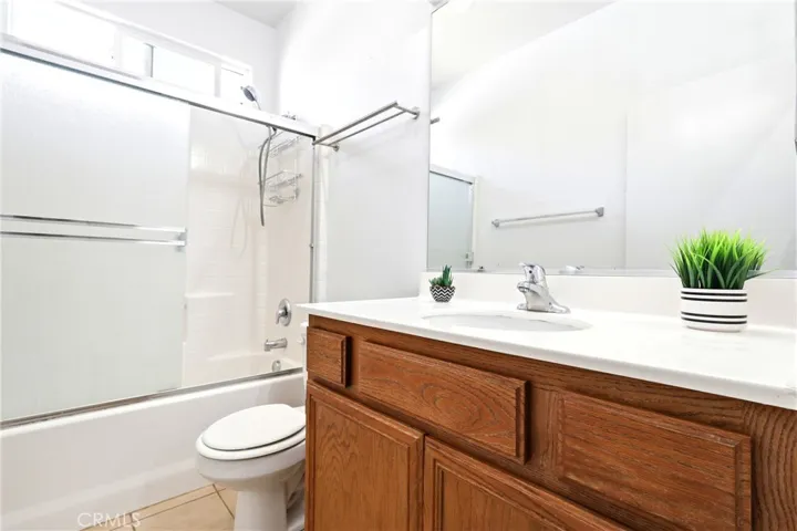 secondary bathroom
