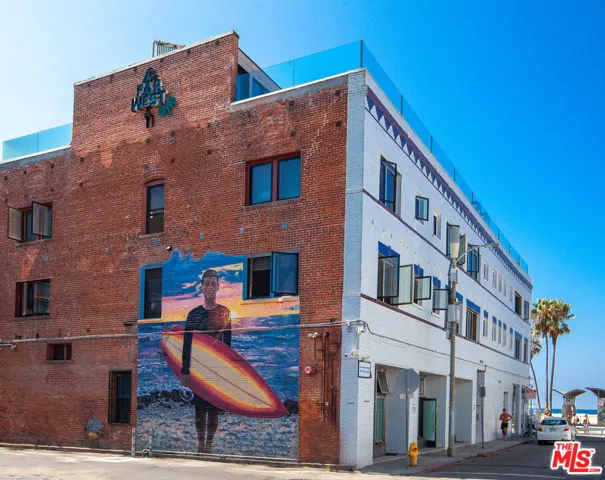 105 Park Place, Venice, California 90291