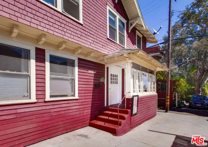 105 Park Place, Venice, California 90291