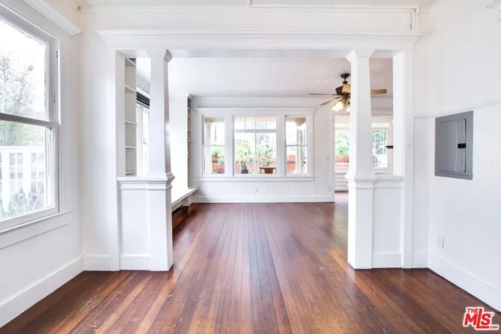 105 Park Place, Venice, California 90291