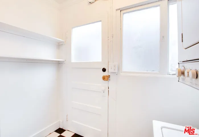 105 Park Place, Venice, California 90291