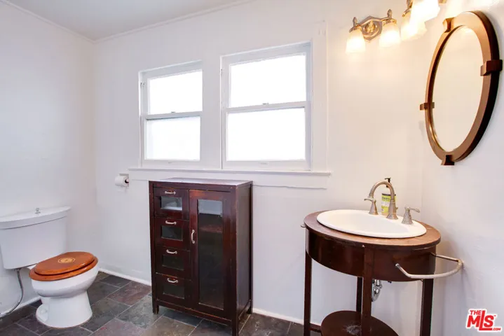 105 Park Place, Venice, California 90291
