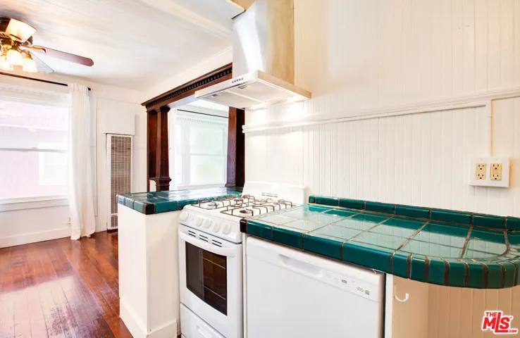 105 Park Place, Venice, California 90291